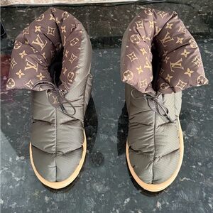 Louis Vuitton Snow Boots - Size 42
